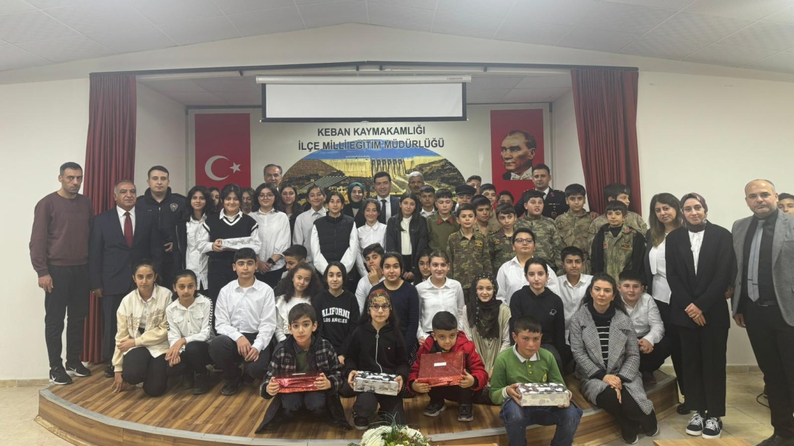 Atatürk'ün önderliğinde kazanılan bu zafer, Türk milletinin tarihine altın harflerle yazılmıştır. 18 Mart Çanakkale Zaferi'ni kutlarken, şehitlerimizi ve gazilerimizi  anıyoruz.